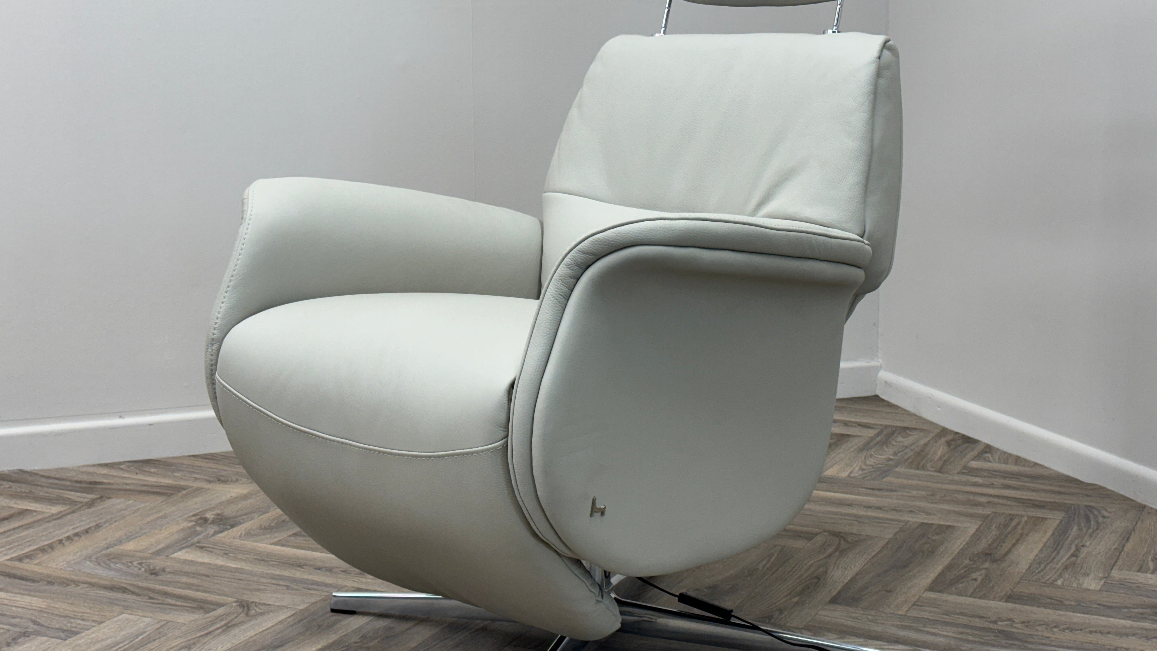 Nicoletti Tricolour Vincenzo Leather Swivel Power Recliner Chair