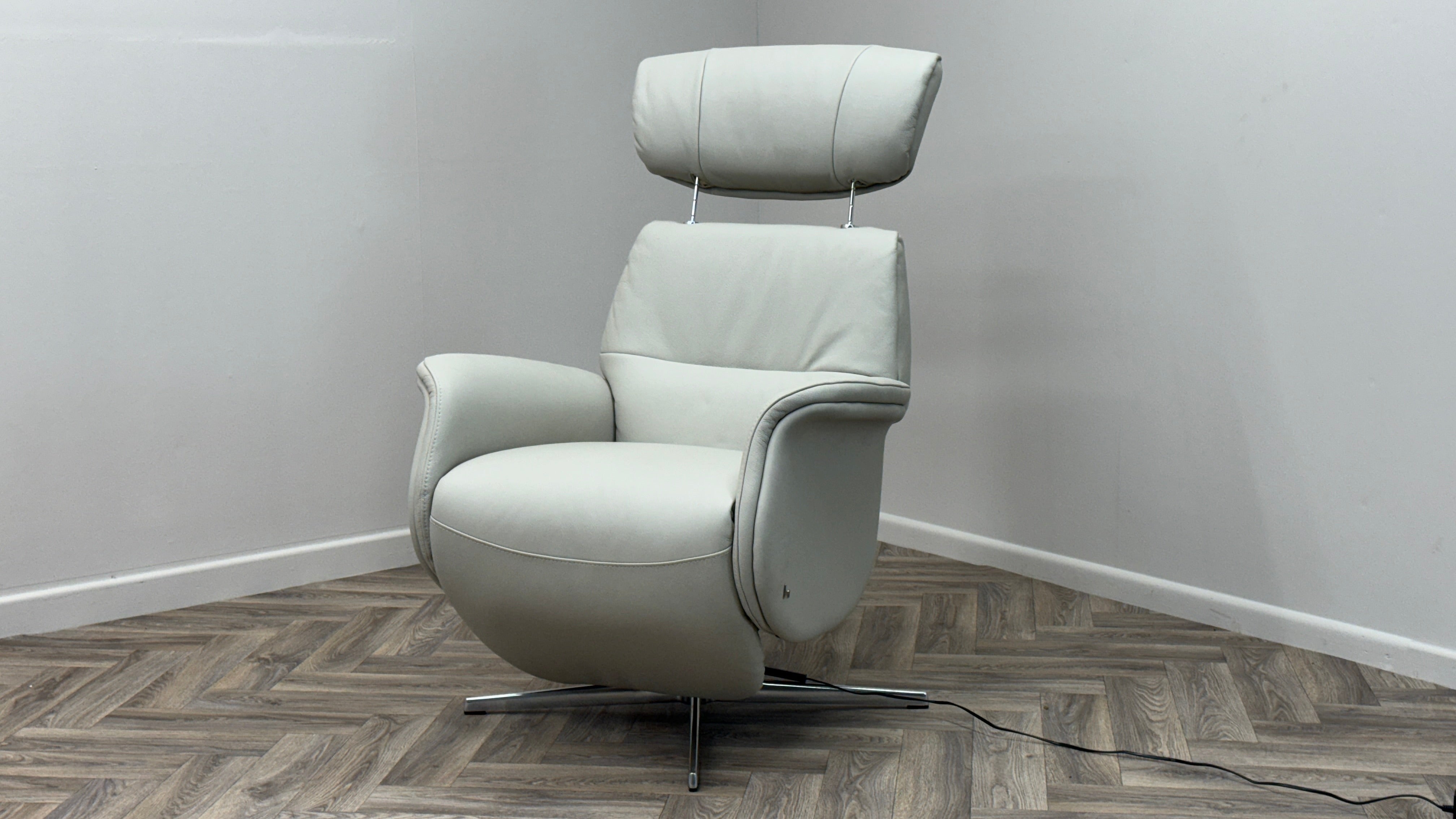 Nicoletti Tricolour Vincenzo Leather Swivel Power Recliner Chair